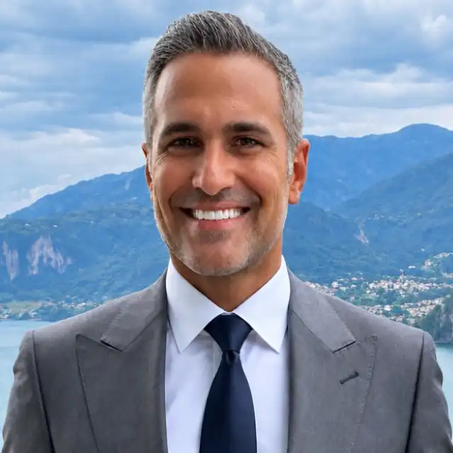 Portrait of Bob Yazdani, Managing Partner of LNK Aviation.
